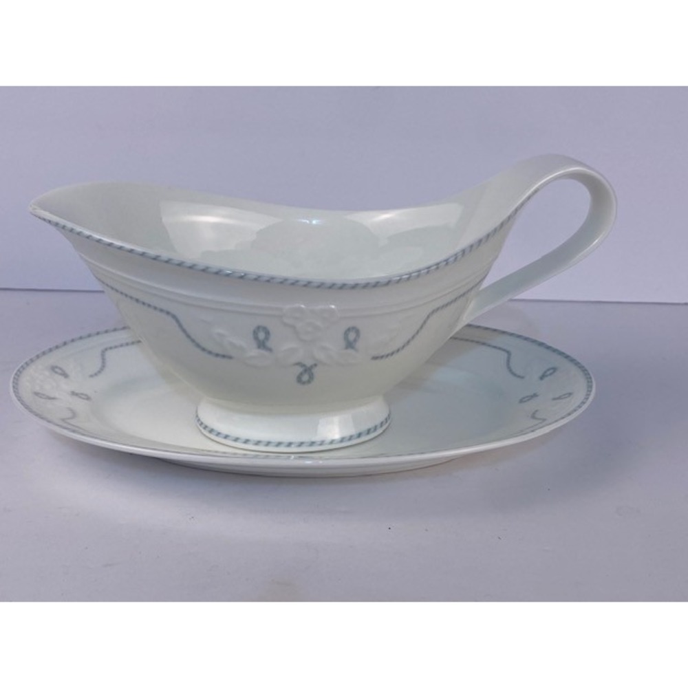 Villeroy & Boch Amado Gravy Boat With Underplate Bone China Blue Rope Floral
